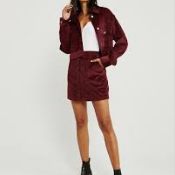 Meet your Posher, Amanda - Picture 2 of 3